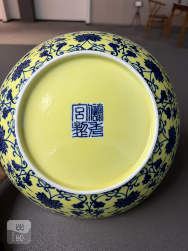 清光绪 黄地青花缠枝莲纹盘 - 图4